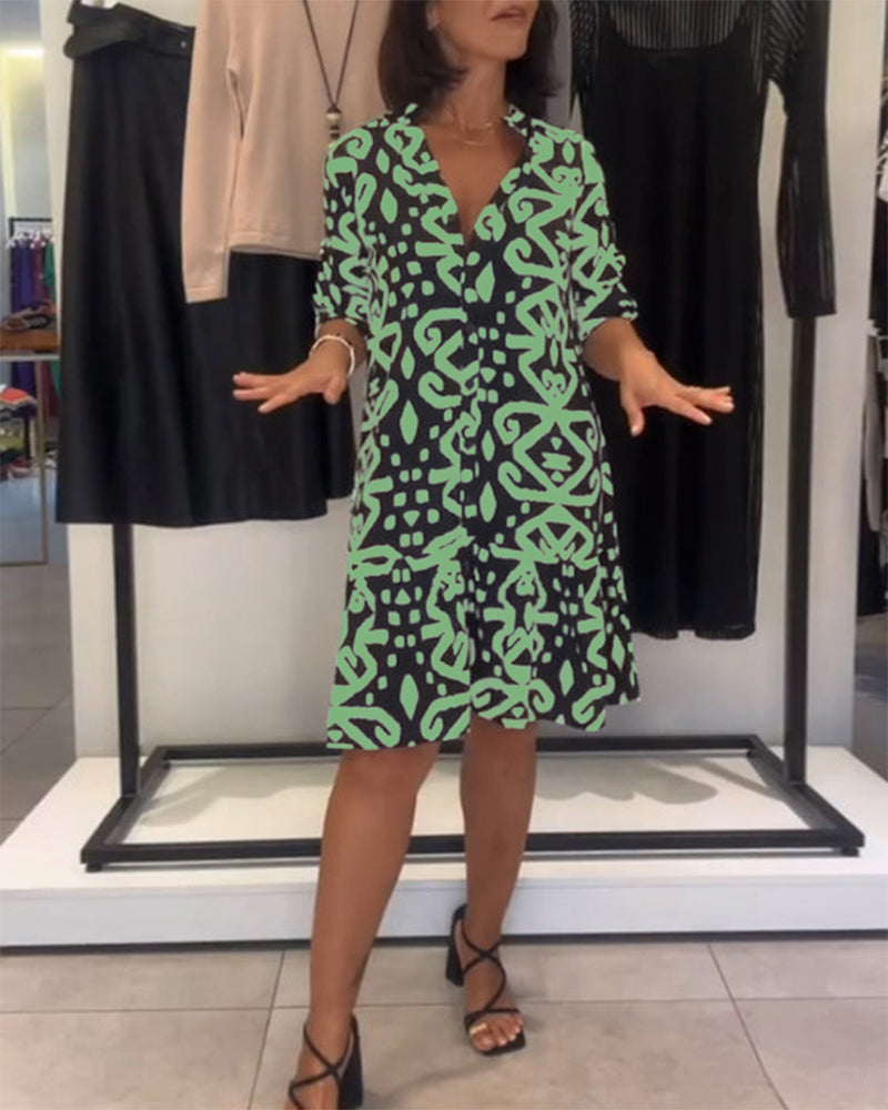 Elegantes V-Ausschnitt Kleid mit Druck