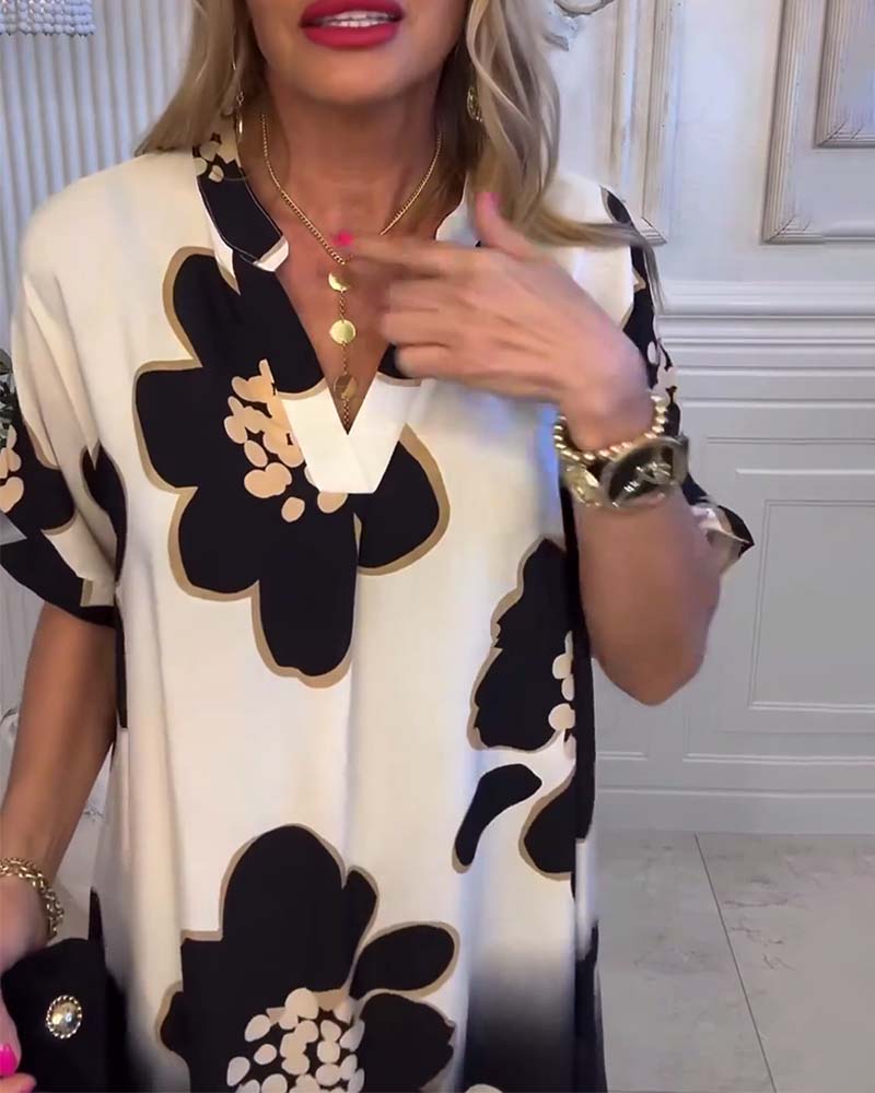 Lässiges Kleid mit Stehkragen und Druck