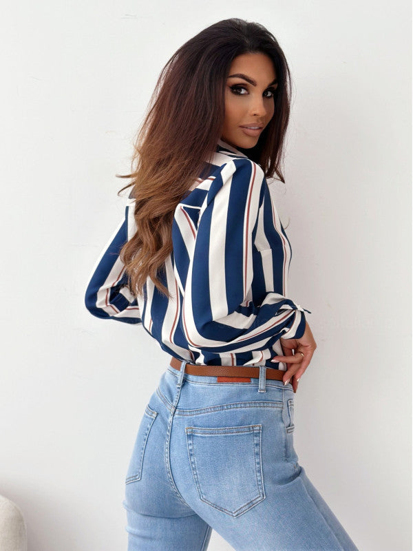 Monika | Aufgeräumte Damenbluse mit Satindruck