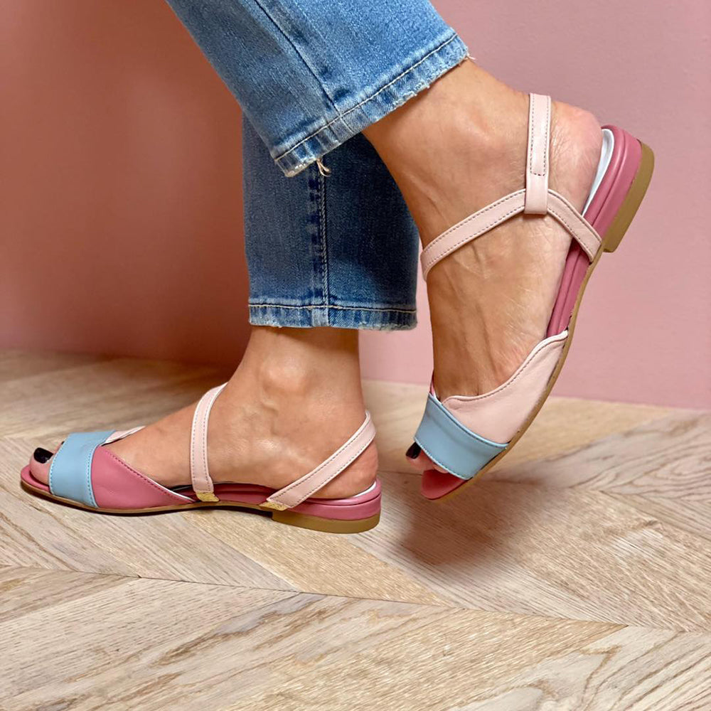 Roselina | Asymmetrische rosa Sandalen im Color-Block-Stil
